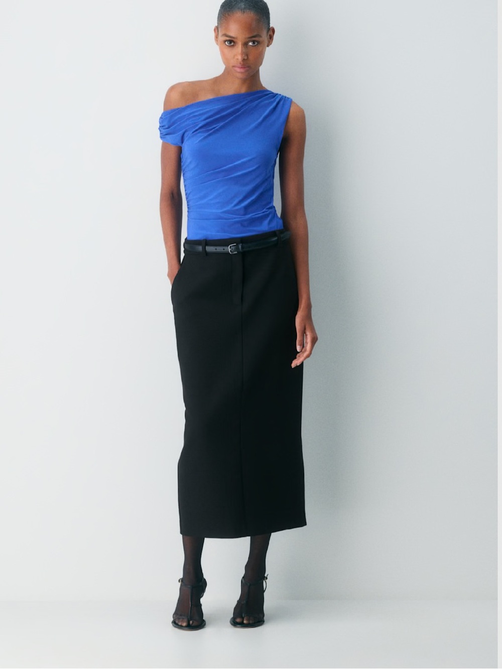 Aritzia babaton Gallery Top Drapey jersey off-the-shoulder top size small blue